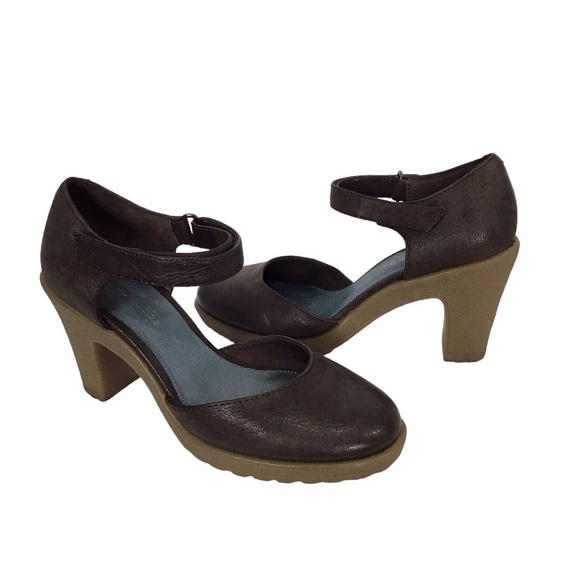 AEROSOLES Shoes - Aerosoles Ruf N Tough Brown Leather Quarter Strap Pump Size 7